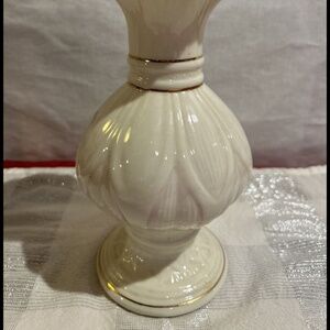 Belles Lotus vase with gol details